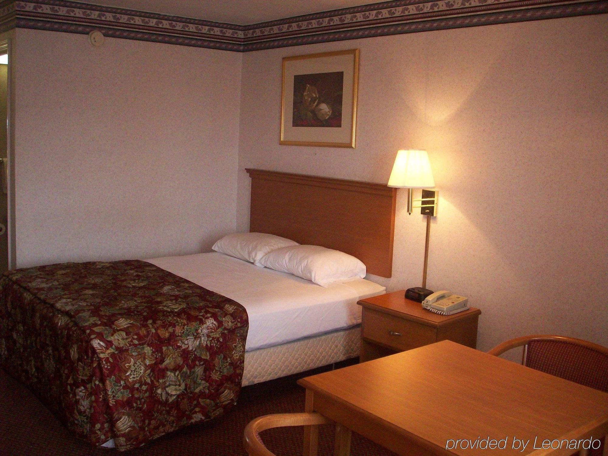 Rodeway Inn Expo Center Спартанбърг Стая снимка